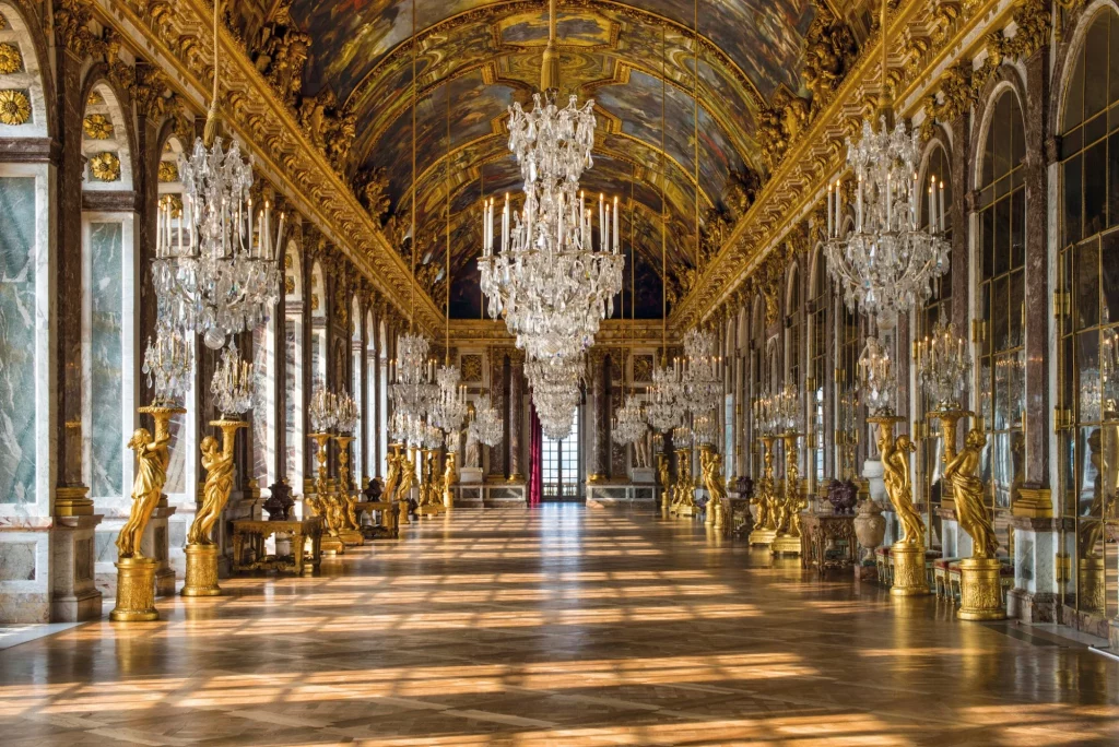 The best luxury wedding venues in Paris - Destination wedding - wedding planner Paris - Chateau de Versailles