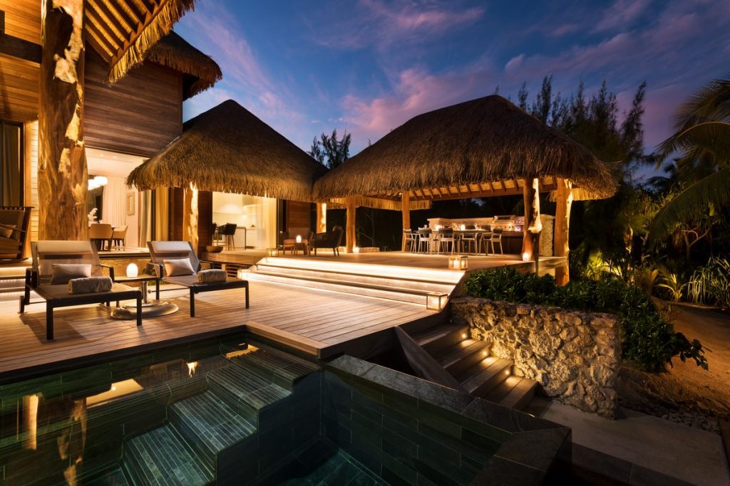 Get-Married-at-The-Brando-Private-Island-of-Tetiaroa-in-French-Polynesia-Wedding-Planner-Bora-Bora-Wedding-planner-de-luxe-Bora-Bora-Wedding-planner-Tetiaroa-Wedding-planner-ile-privée
